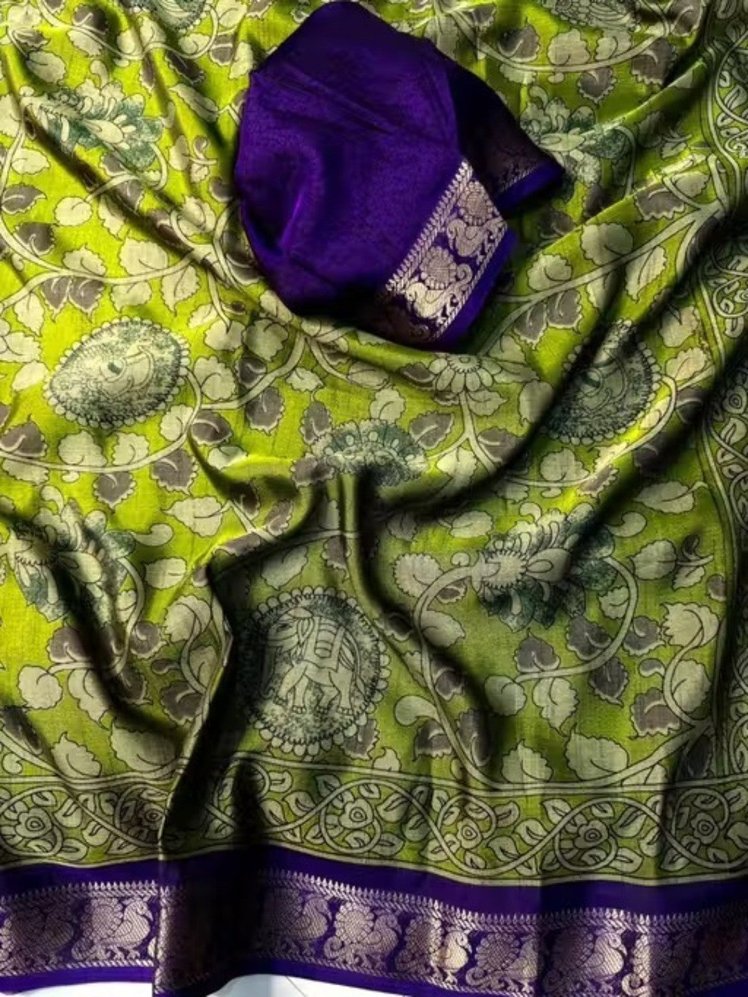 Elegant Green Mulmul Cotton Saree with Traditional Floral Print - Image 4