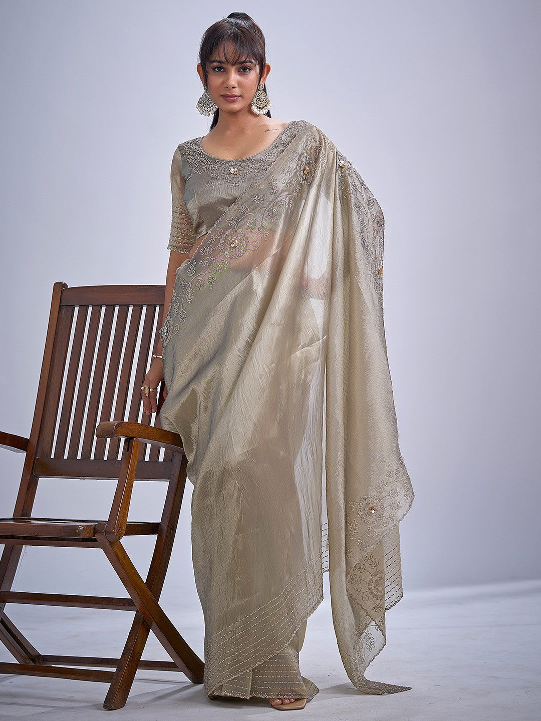 Elegant Grey Kanjivaram Silk Saree Adorned With Stone Work & Cut Dana Detailing - Image 5