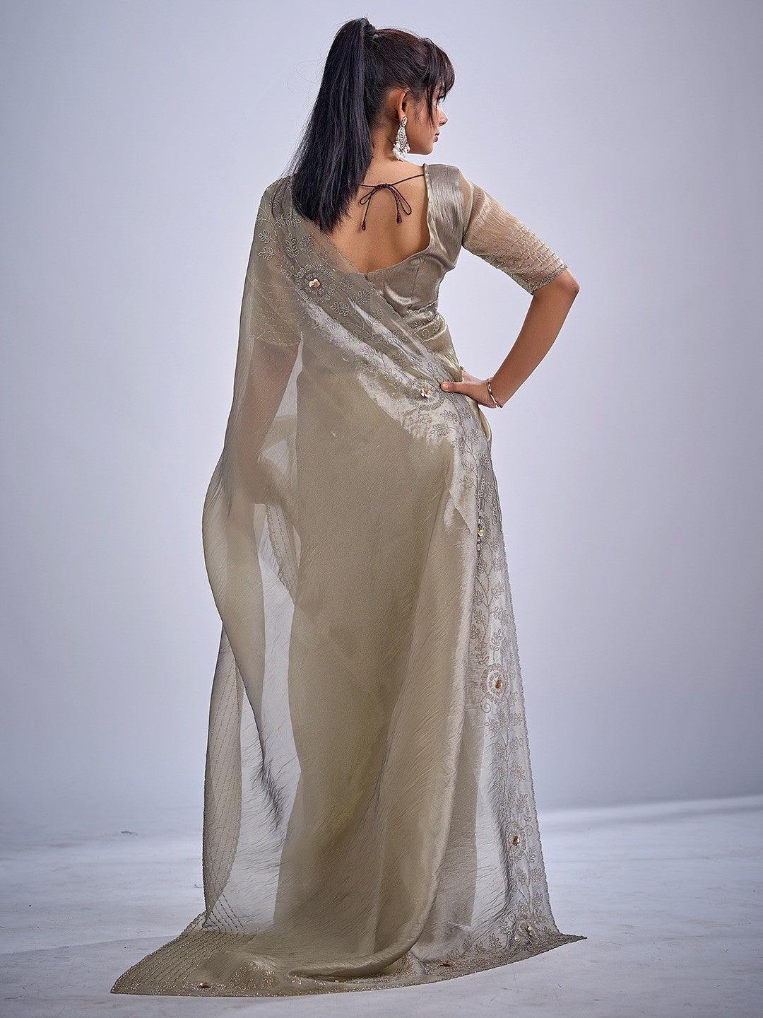 Elegant Grey Kanjivaram Silk Saree Adorned With Stone Work & Cut Dana Detailing - Image 7