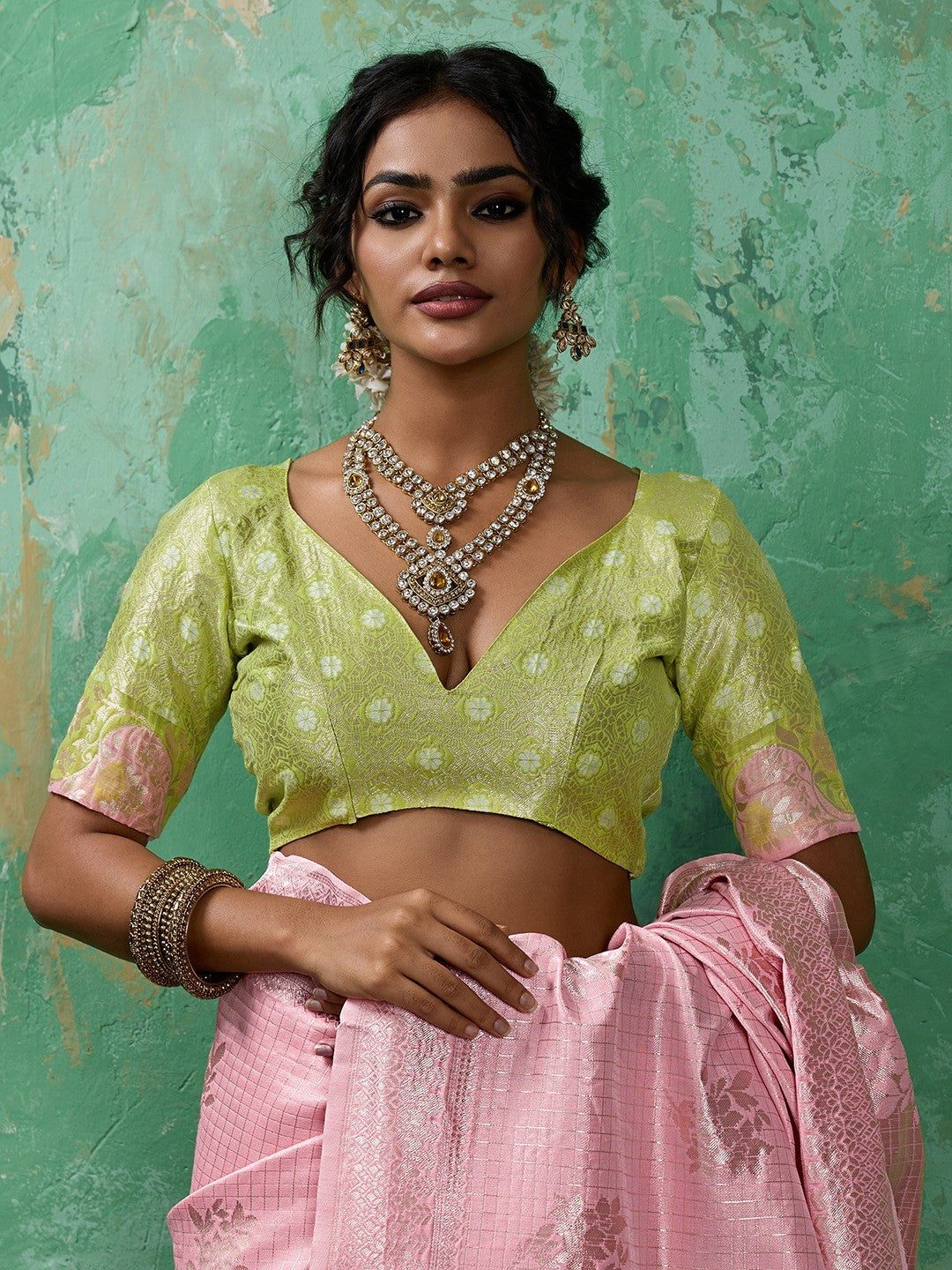 Premium Pink Floral & Checks Zari Weaving Linen Saree With Vibrant Green Tassel Pallu - Image 2