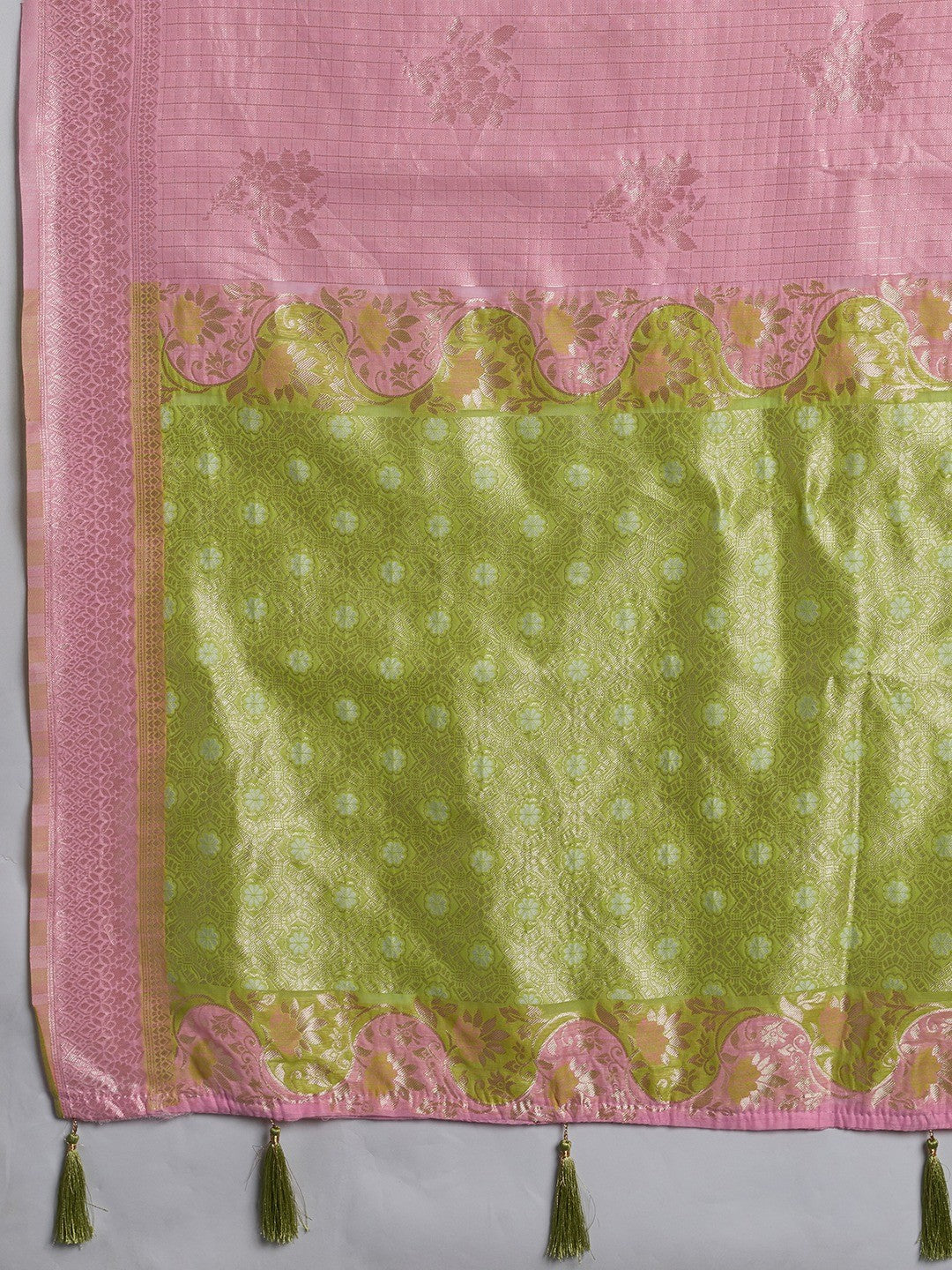 Premium Pink Floral & Checks Zari Weaving Linen Saree With Vibrant Green Tassel Pallu - Image 6
