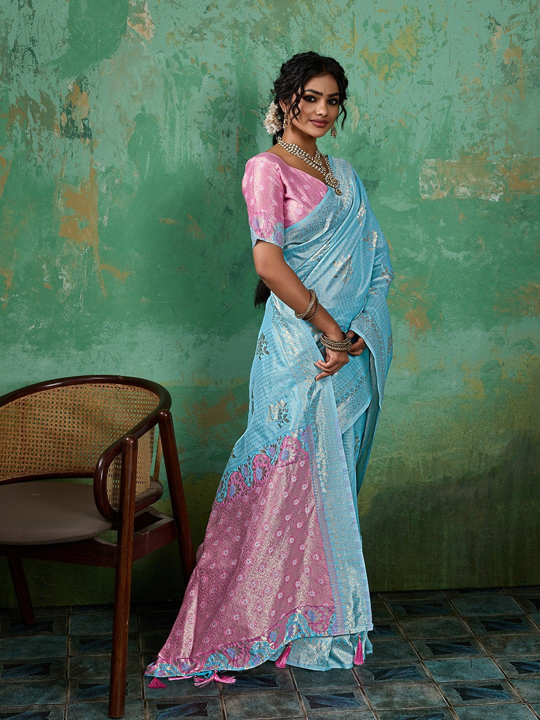 Premium Blue Floral & Checks Zari Weaving Linen Saree With Vibrant Pink Tassel Pallu - Image 7