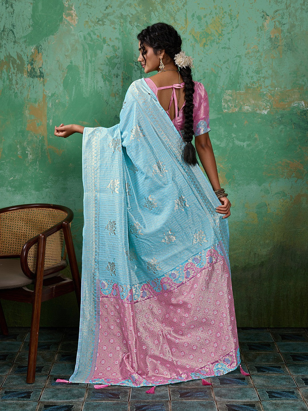 Premium Blue Floral & Checks Zari Weaving Linen Saree With Vibrant Pink Tassel Pallu - Image 6