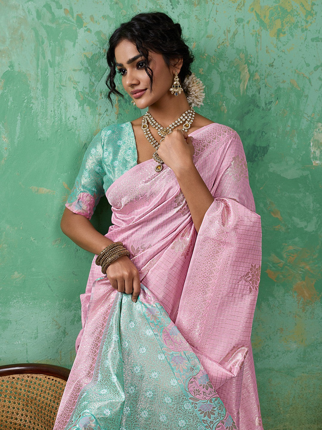 Premium Pink Floral & Checks Zari Weaving Linen Saree With Vibrant Turquoise Tassel Pallu - Image 7