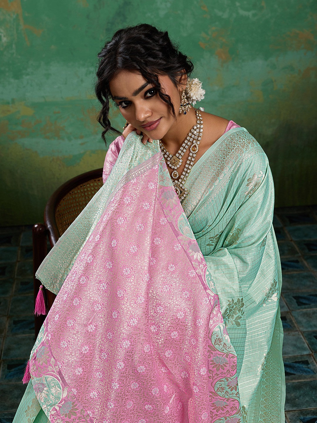 Premium Turquoise Floral & Checks Zari Weaving Linen Saree With Vibrant Pink Tassel Pallu - Image 7
