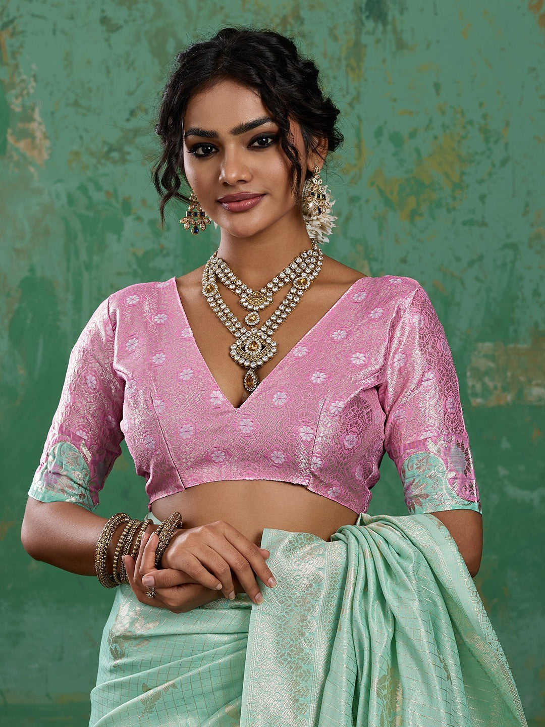 Premium Turquoise Floral & Checks Zari Weaving Linen Saree With Vibrant Pink Tassel Pallu - Image 4