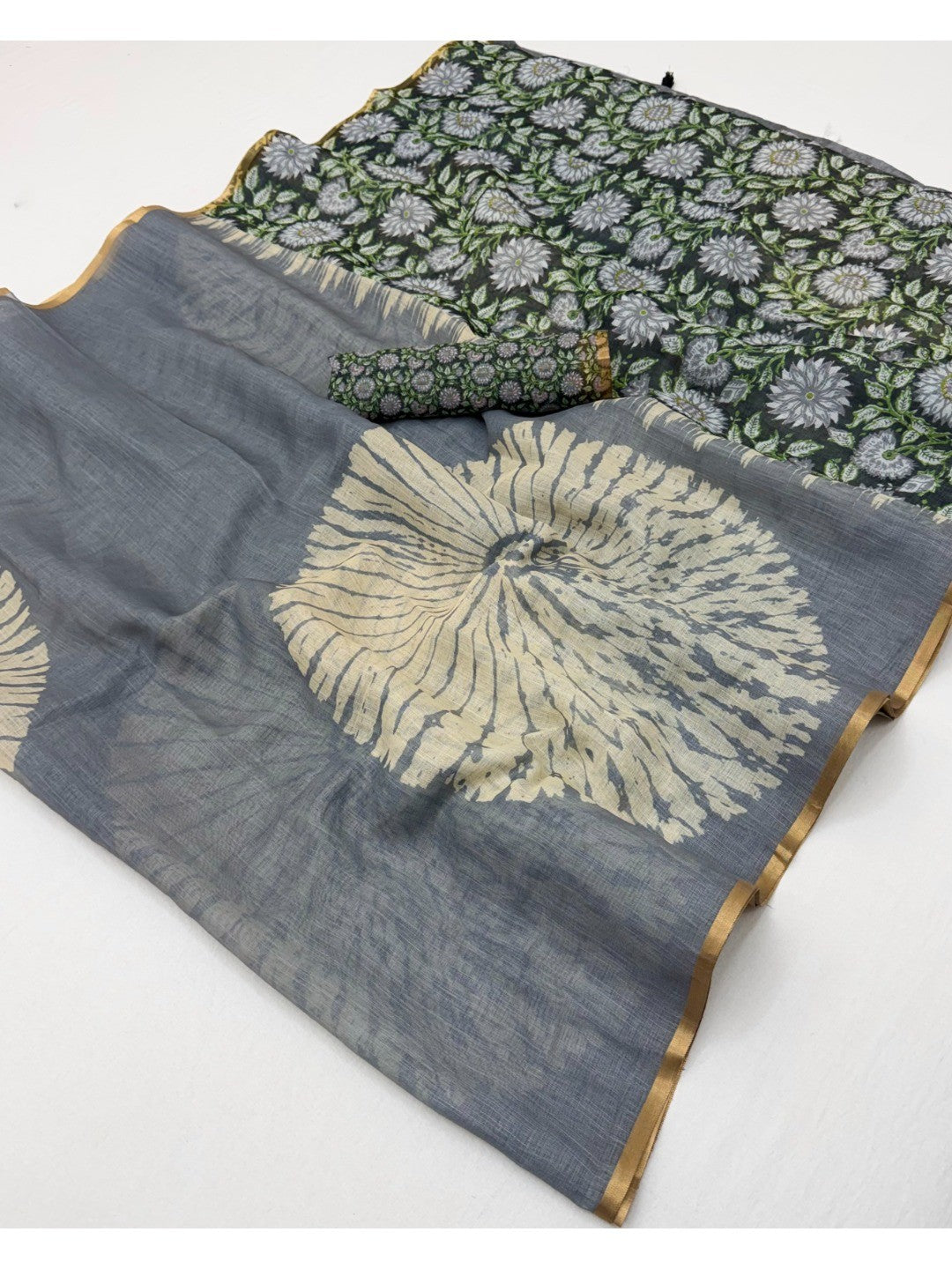 Grey Linen Saree with White Abstract Design Lightweight Comfortable Outfit - Image 2