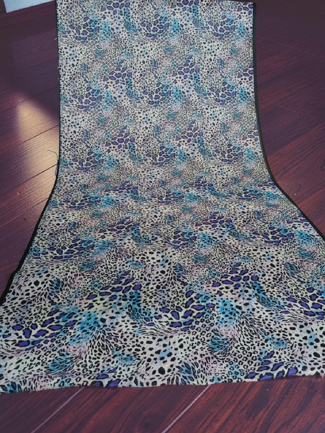 Wild Aura Off White Satin Saree with Bold Leopard Digital Print - Image 6