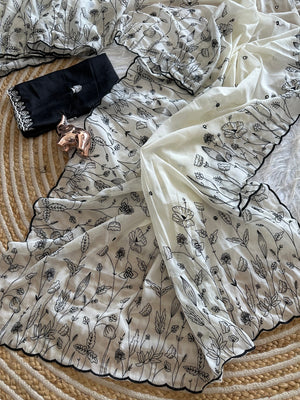 Peachmode White Georgette Saree with black floral embroidery - Image 7