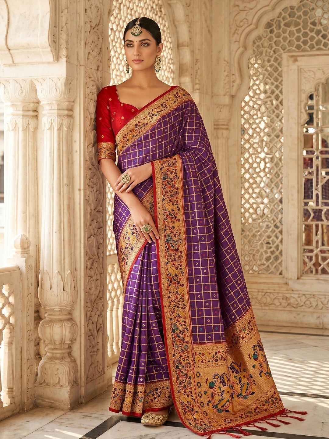 Premium Purple Check Motif Weaving Banarasi Silk Saree With Decorative Border & Pallu - Image 3