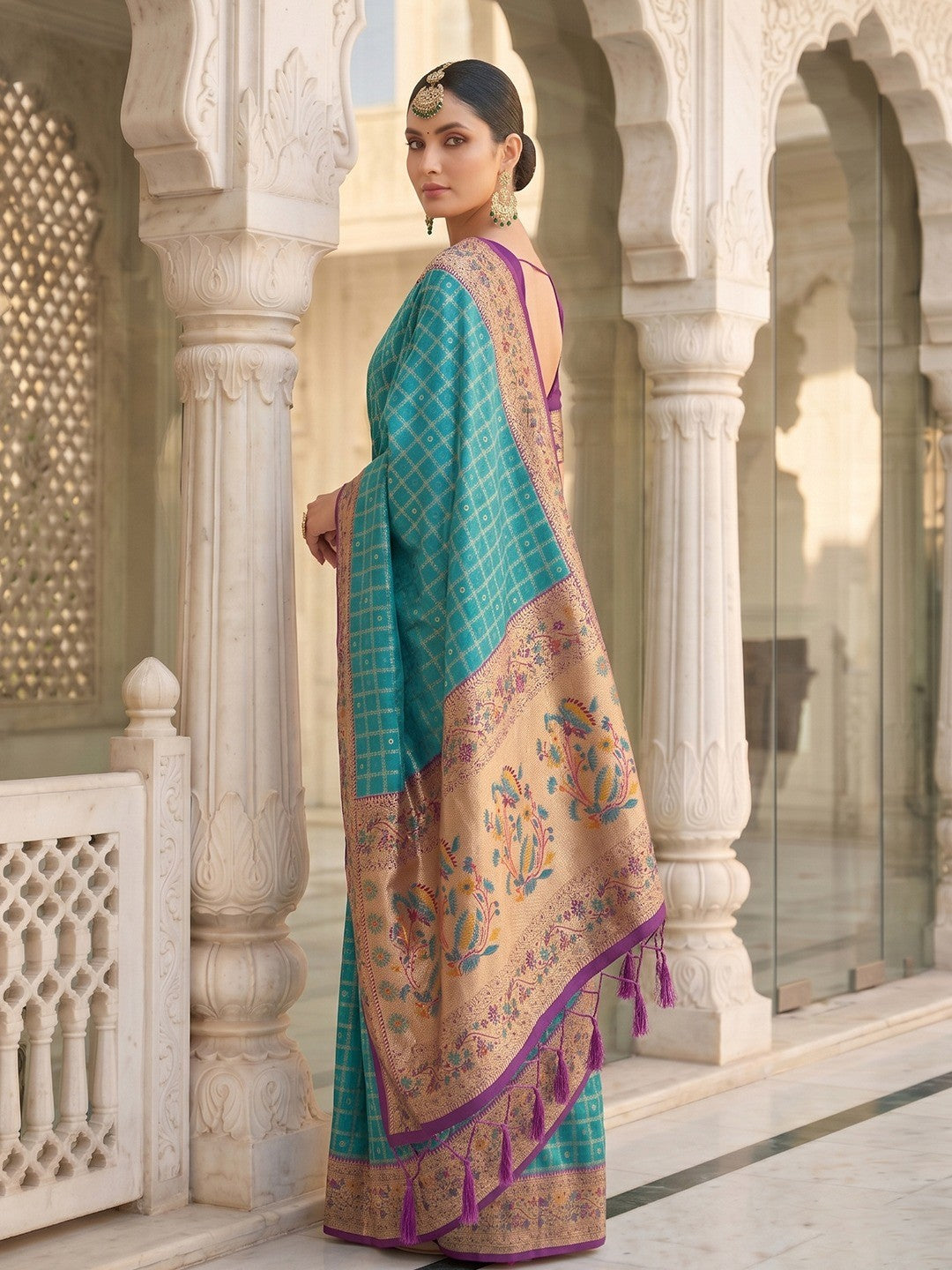 Premium Turquoise Check Motif Weaving Banarasi Silk Saree With Decorative Border & Pallu - Image 4