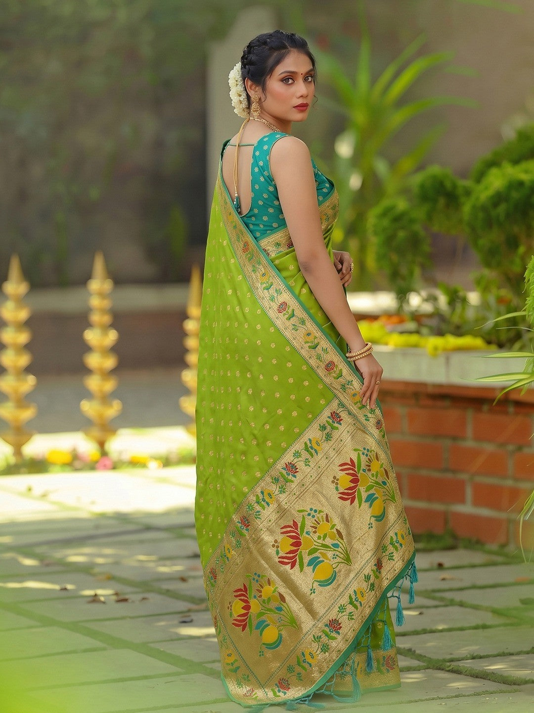 Elegant Green Floral Weaving Banarasi Silk Saree With Designer Tassel Pallu - Image 2