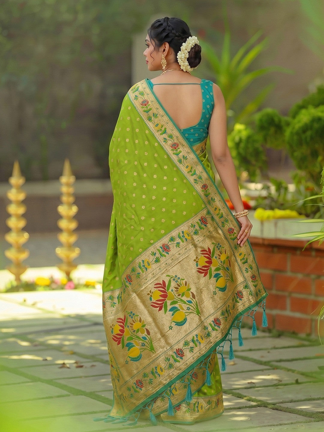 Elegant Green Floral Weaving Banarasi Silk Saree With Designer Tassel Pallu - Image 3