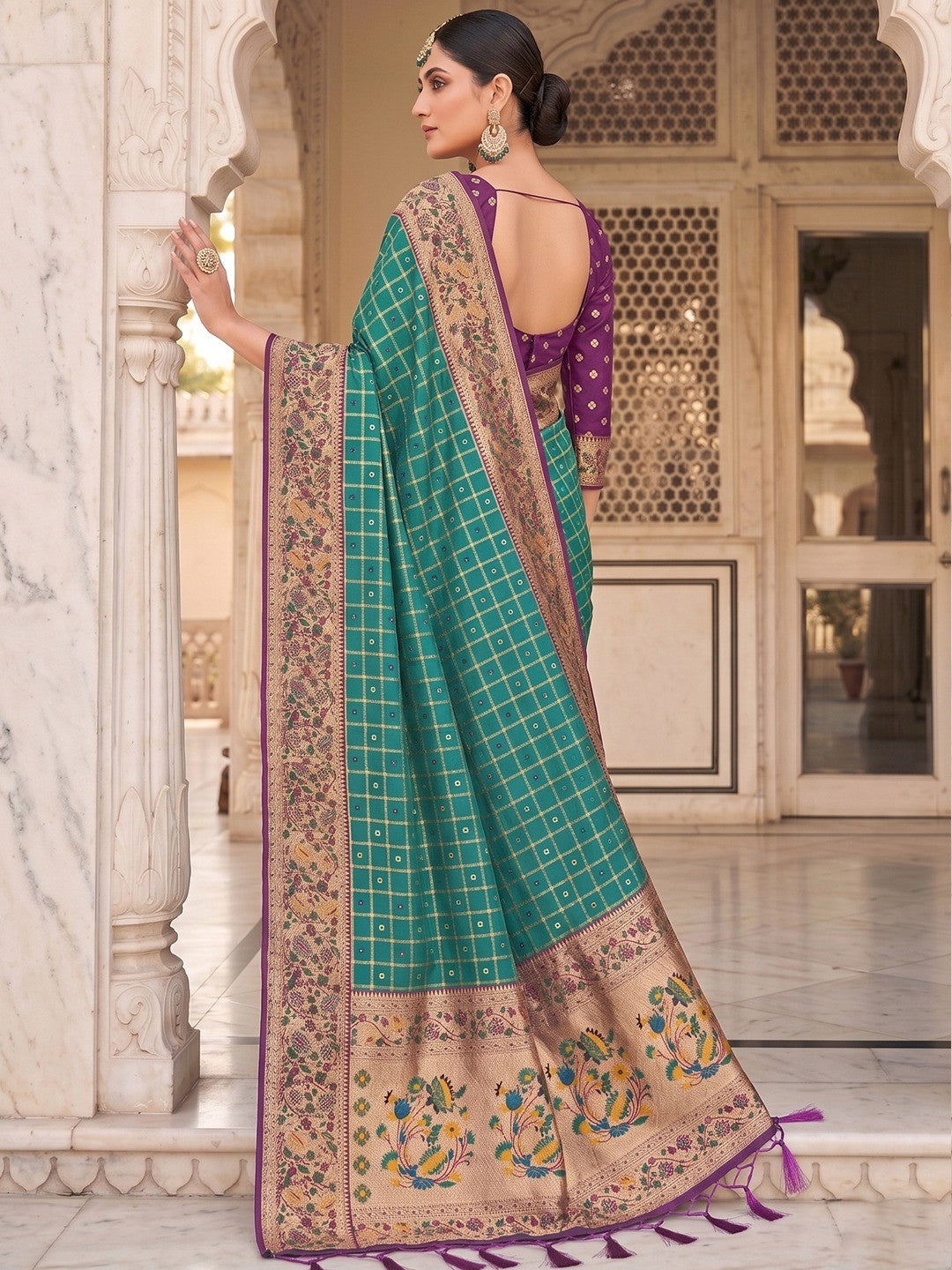 Premium Rama Green Check Motif Weaving Banarasi Silk Saree With Decorative Border & Pallu - Image 4