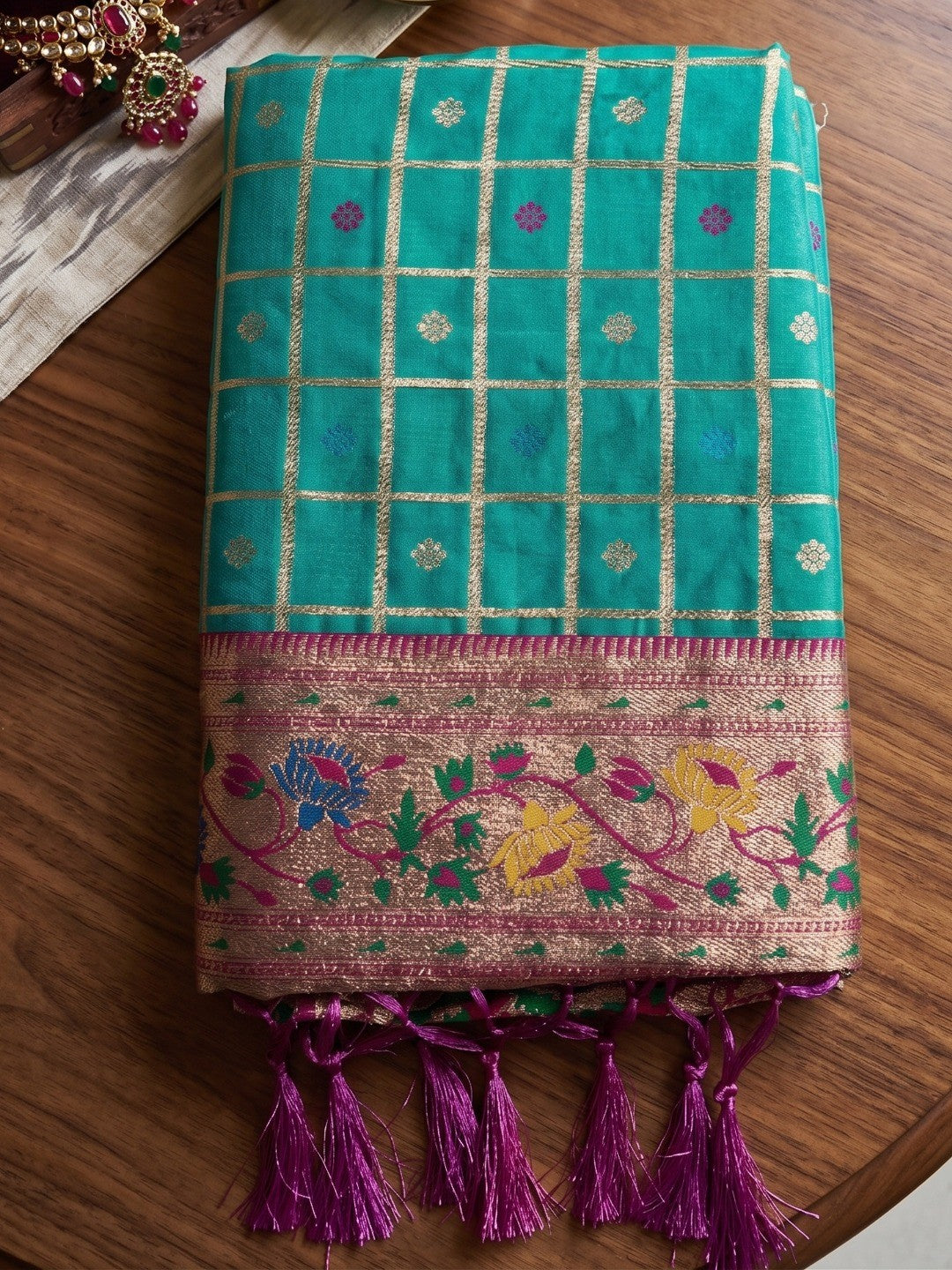 Premium Rama Green Check Motif Weaving Banarasi Silk Saree With Decorative Border & Pallu - Image 5