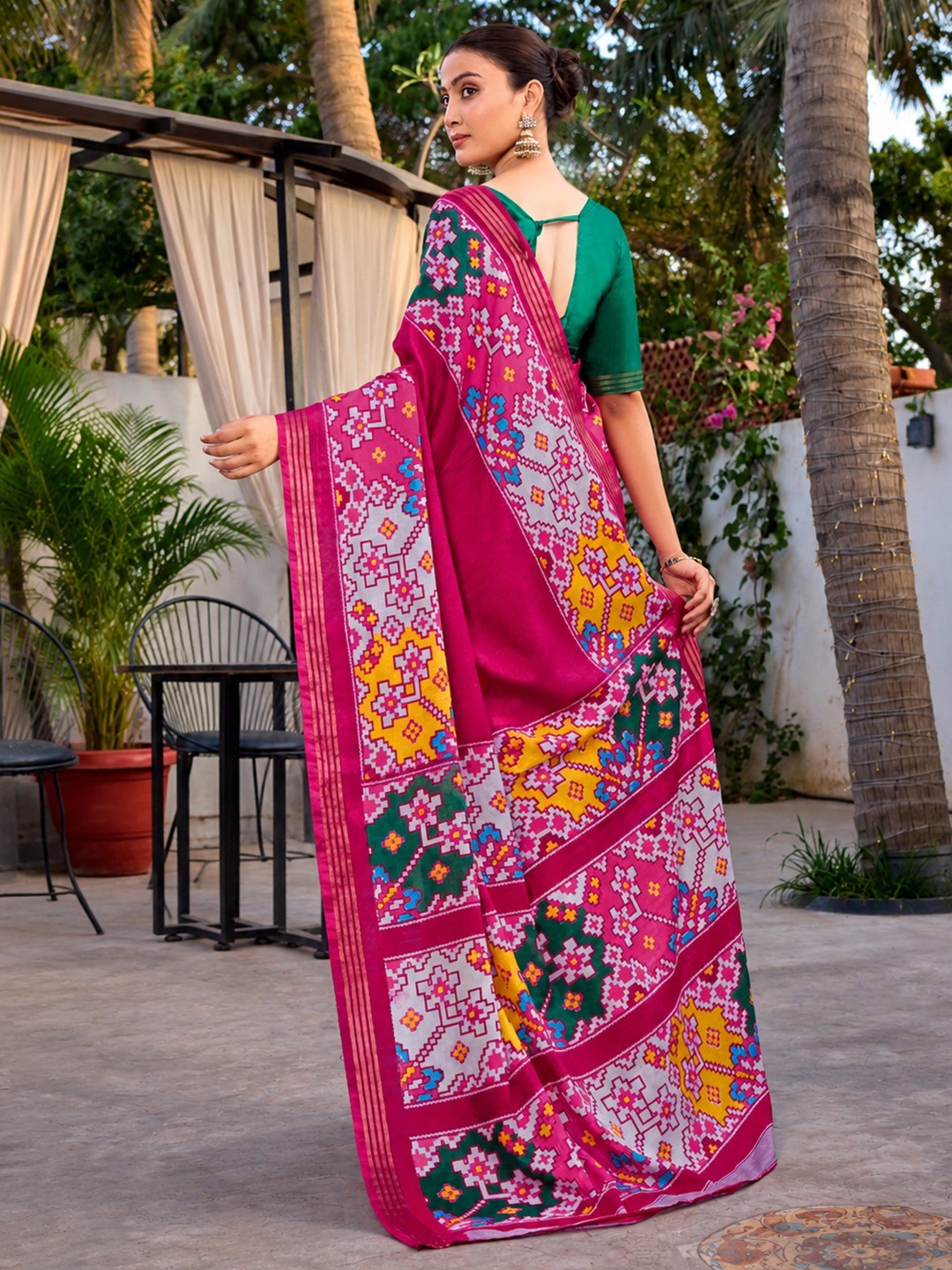 Magenta Tussar Silk Saree with Elegant Ikkat Print Motifs - Image 3
