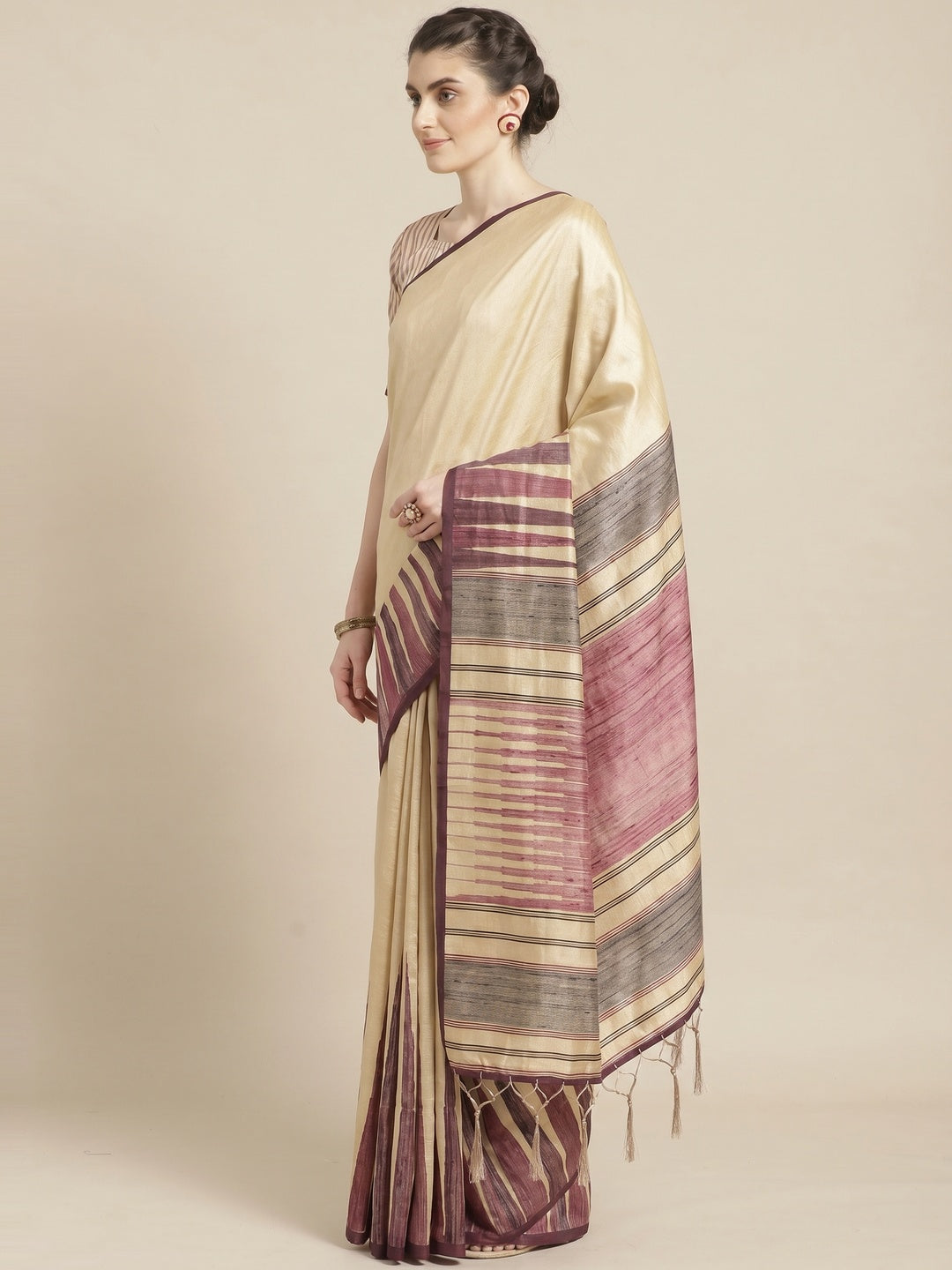 Blooming Beige - Violet Colored Casual Wear Printed Silk Blend Saree - Image 2
