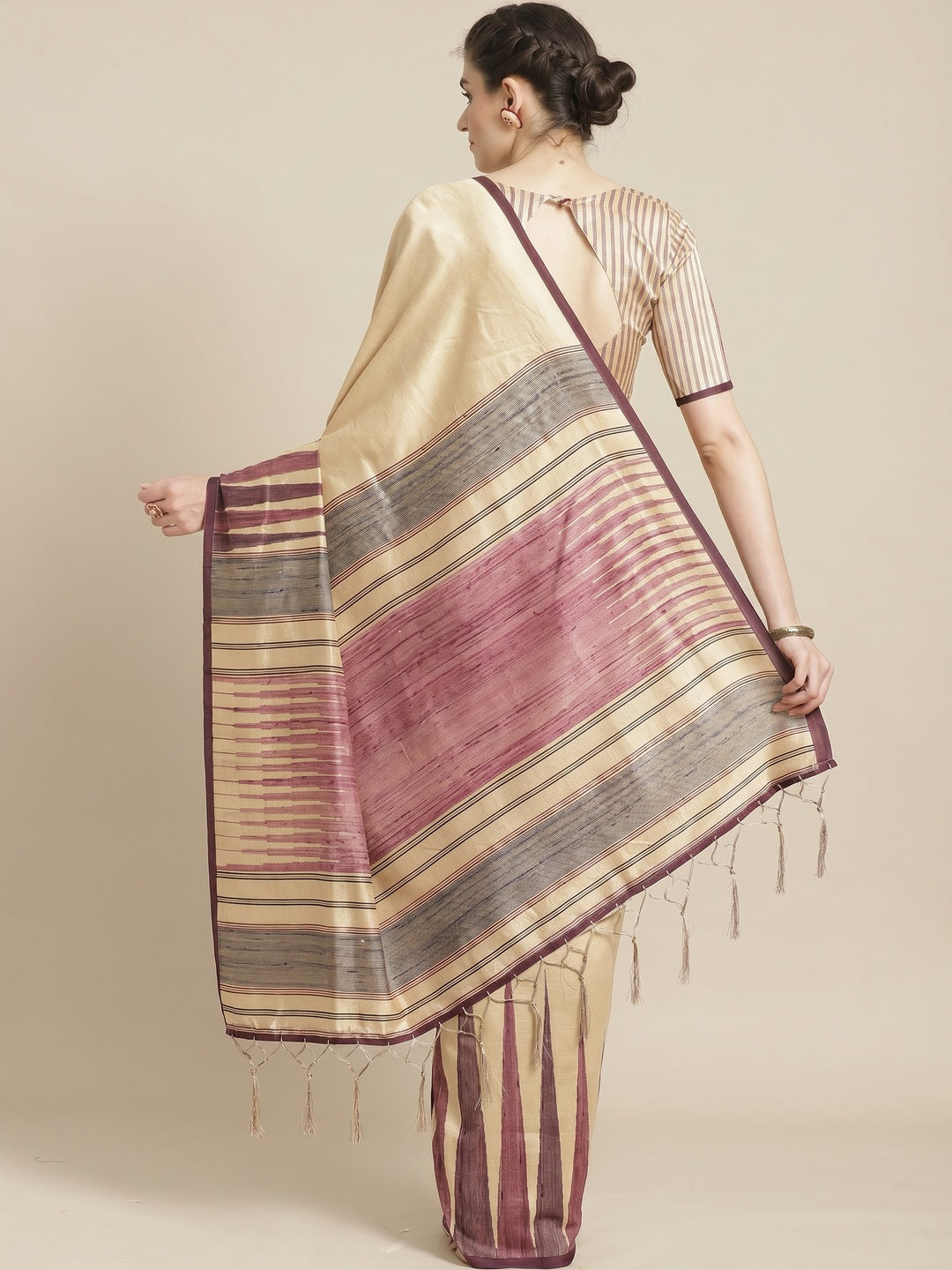 Blooming Beige - Violet Colored Casual Wear Printed Silk Blend Saree - Image 3