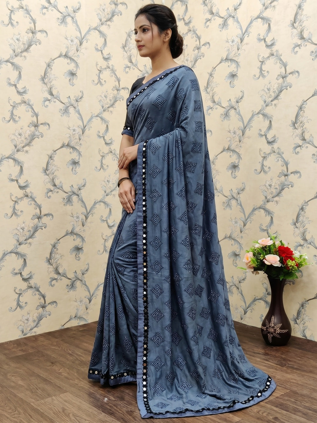 Blissful Grey Colored Festive Wear Woven Lycra Saree - Image 3