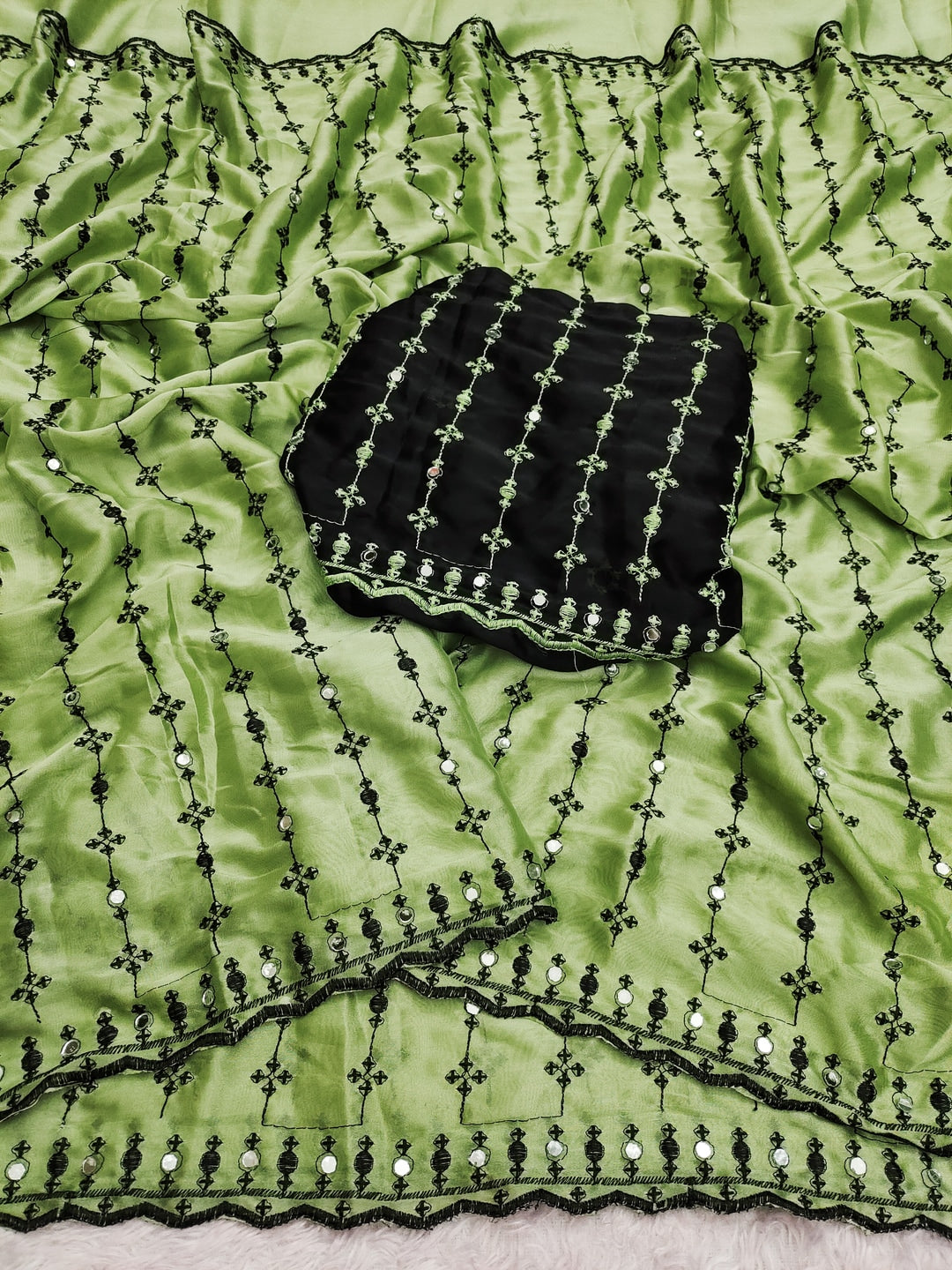 Peachmode Green Viscose Saree with Floral Embroidery and Mirror Work - Image 4
