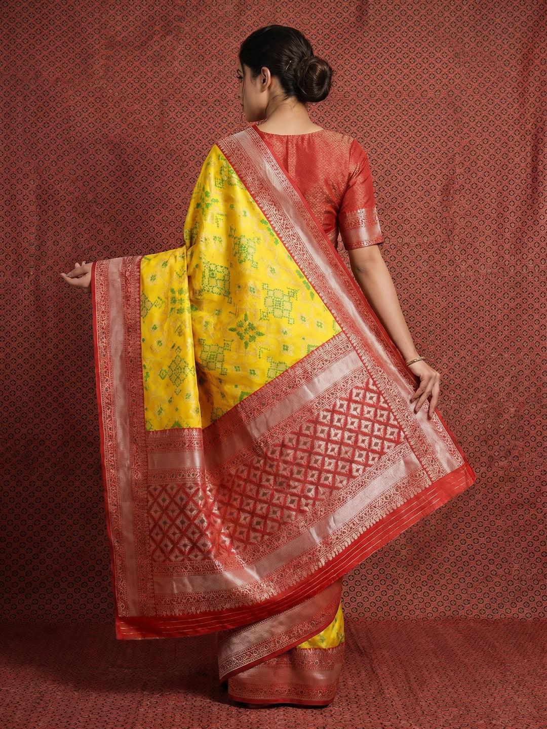Flaunt Yellow Colored Festive Wear Woven Patola Silk Saree - Image 2