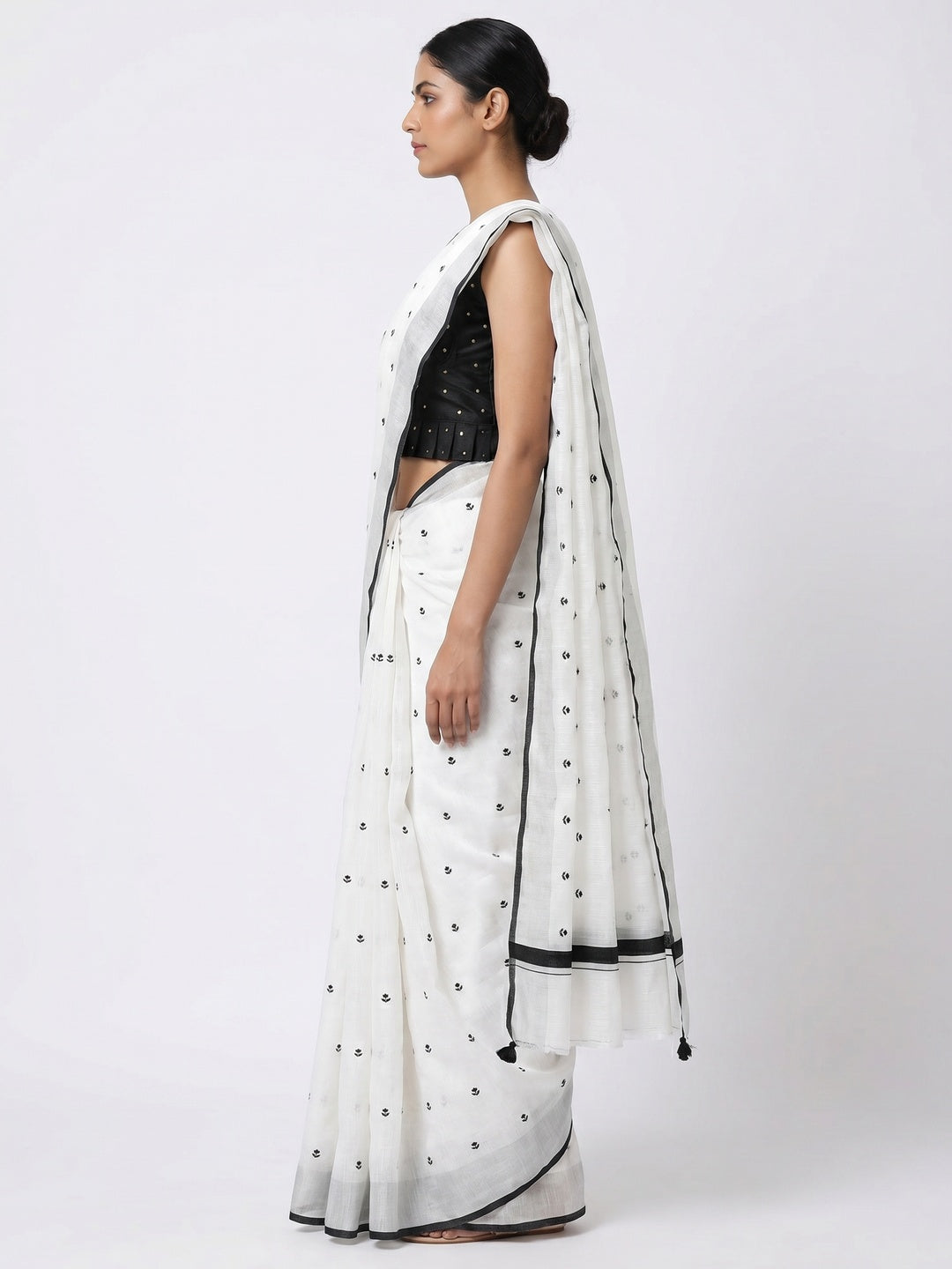 White Casual Wear Floral Embroidered Linen Saree - Image 3