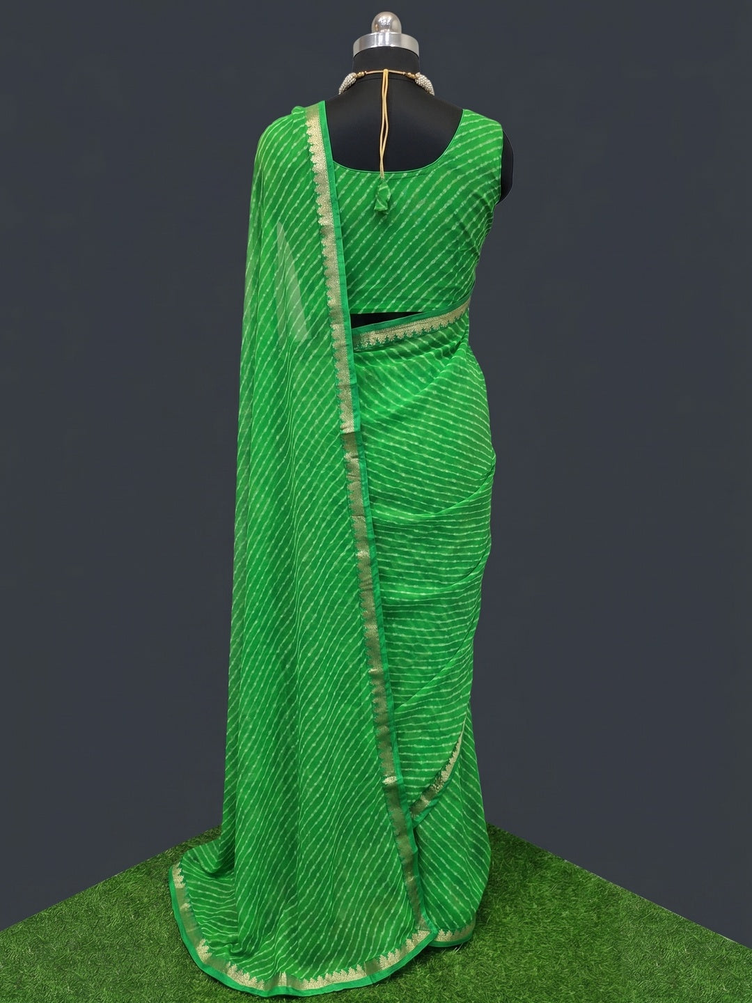 Green Casual Wear Stripes Printed Georgette Saree With Border - Image 2