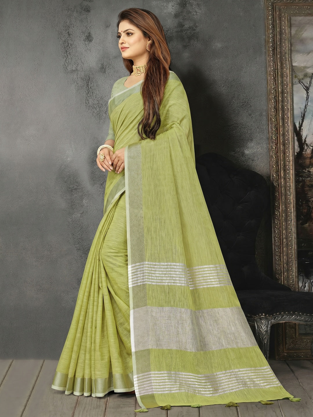 Green Festive Wear Solid Linen Saree - Image 2