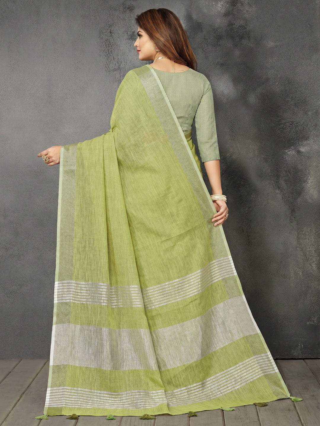 Green Festive Wear Solid Linen Saree - Image 3