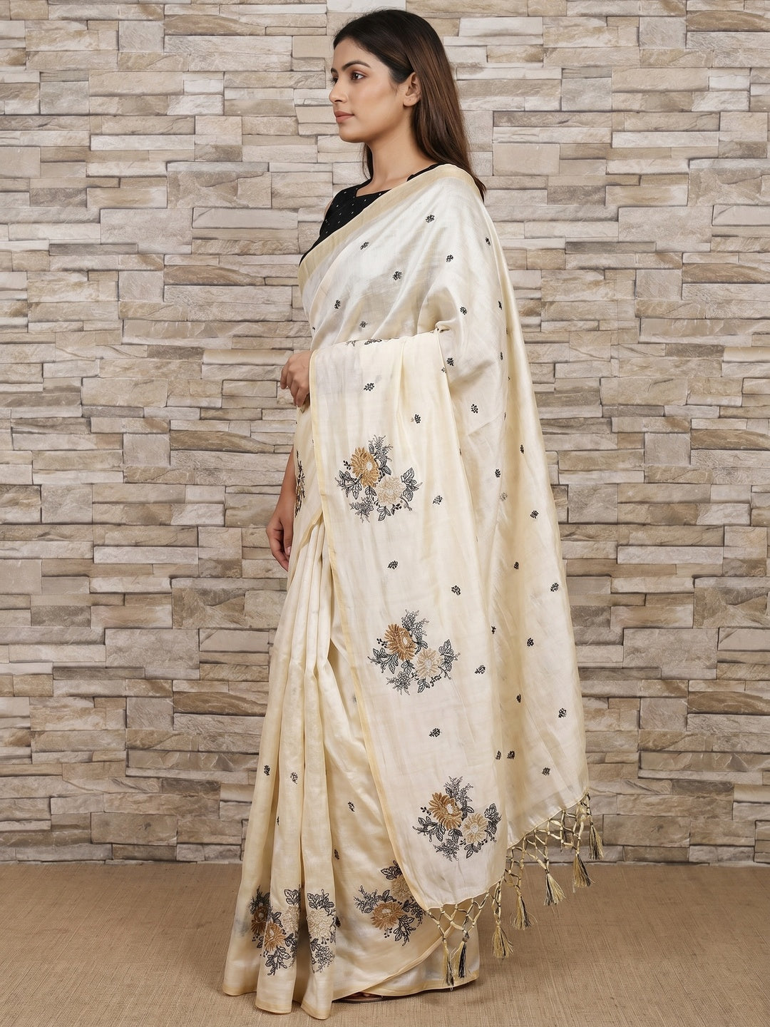 Offwhite Casual Wear Floral Embroidered Silk Saree - Image 2