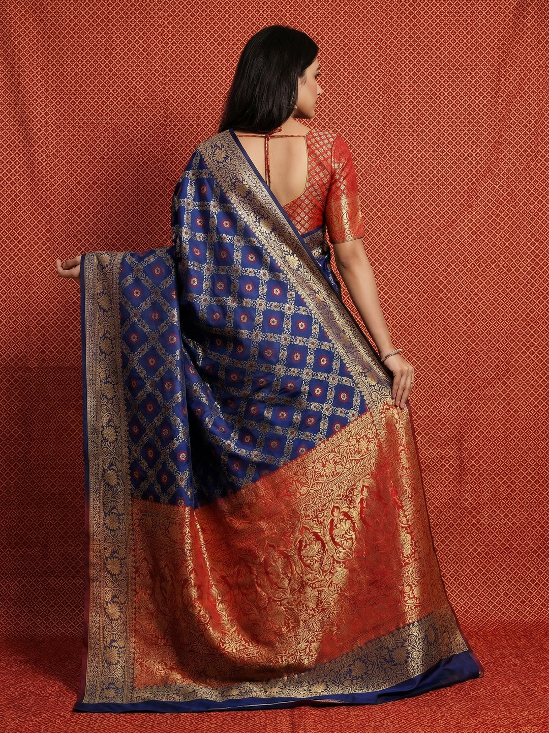 Blue Festive Wear Woven Silk Saree With Patola Rich Pallu - Image 2