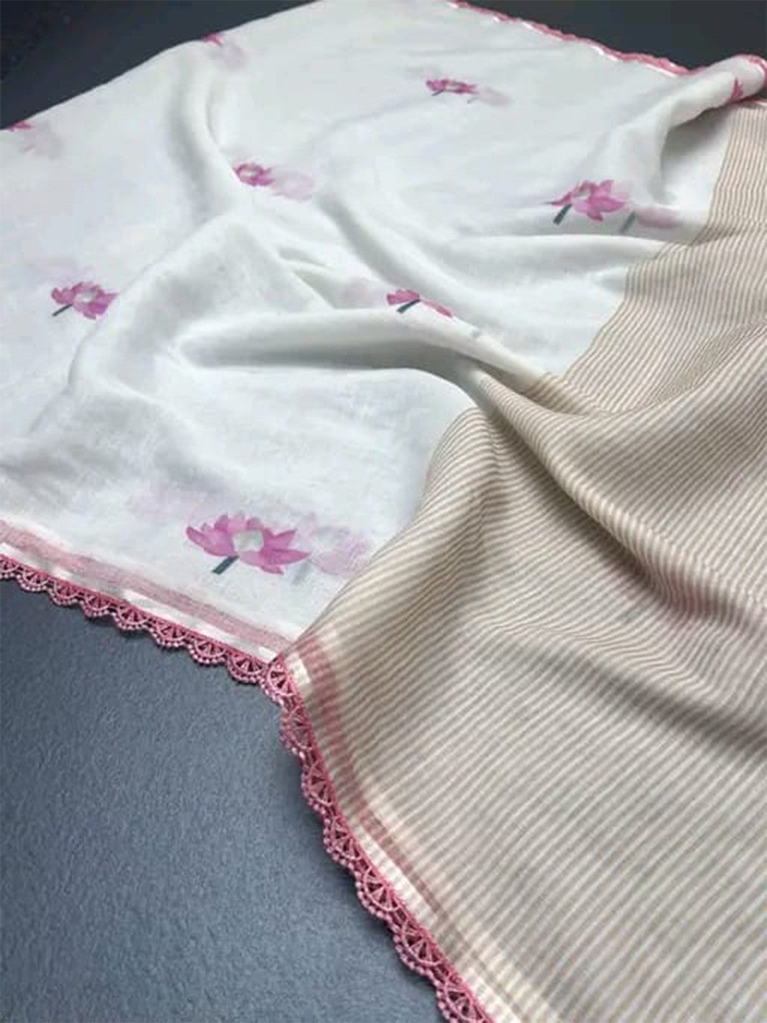 Elegant White Floral Printed Linen Saree with Delicate Lace Border - Image 4
