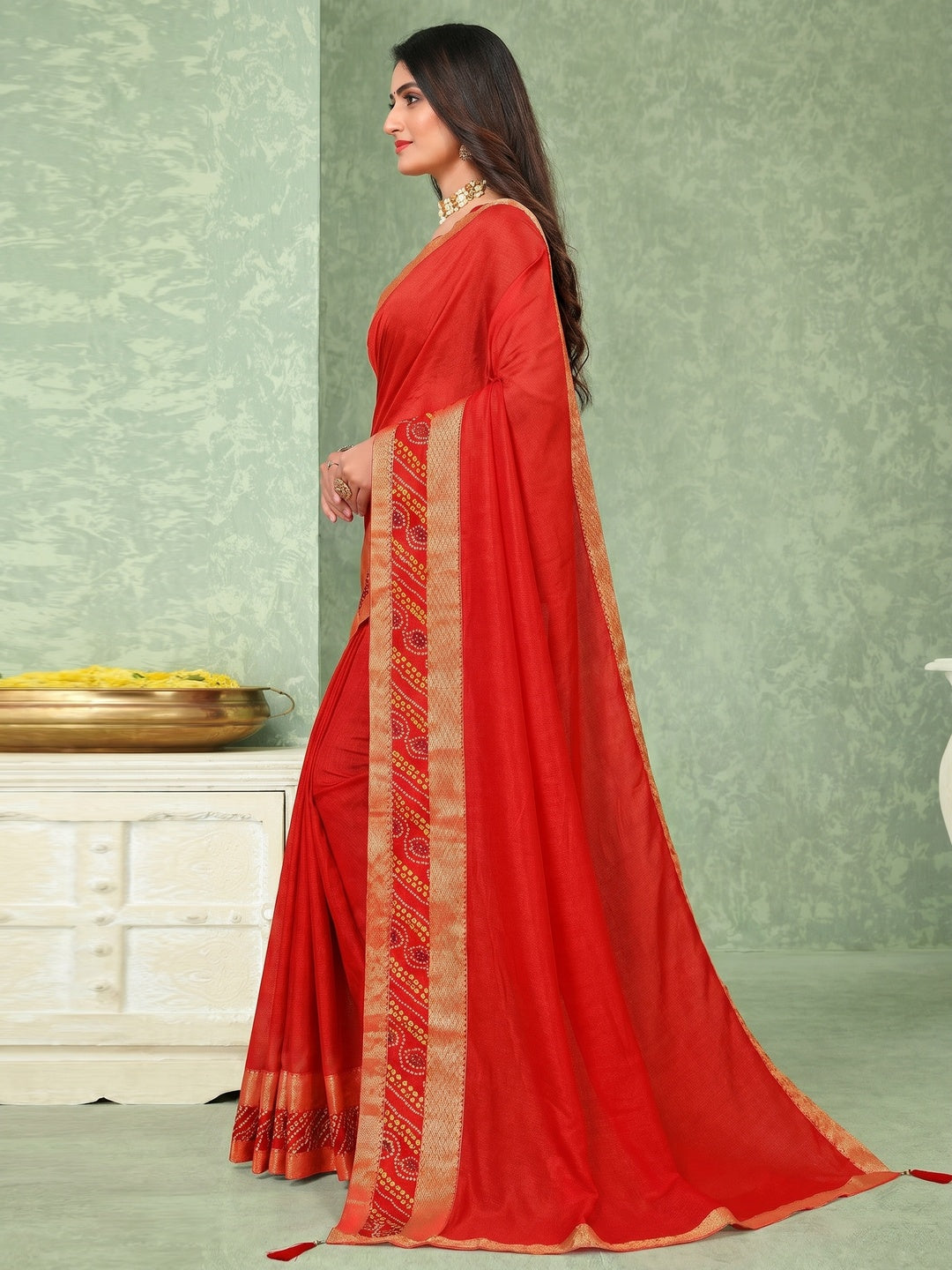 Red Festive Wear Solid Vichitra Silk Saree - Image 2