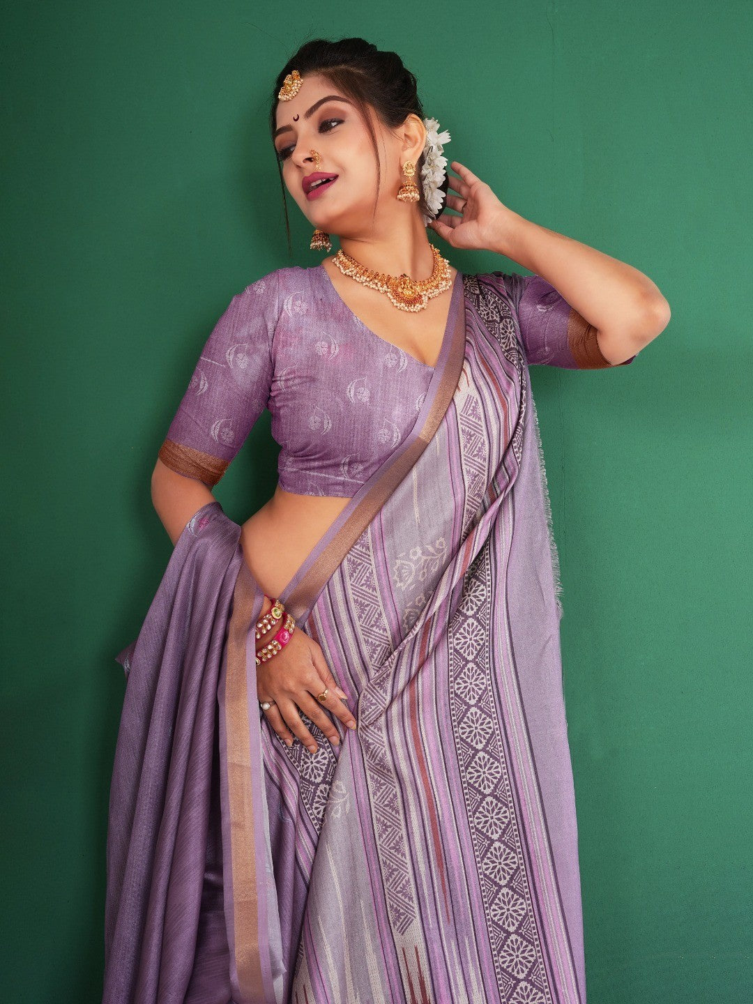 Majestic Lavender Floral Saree With Peacock & Crane Digital Printed Artwork On Dola Silk - Image 3