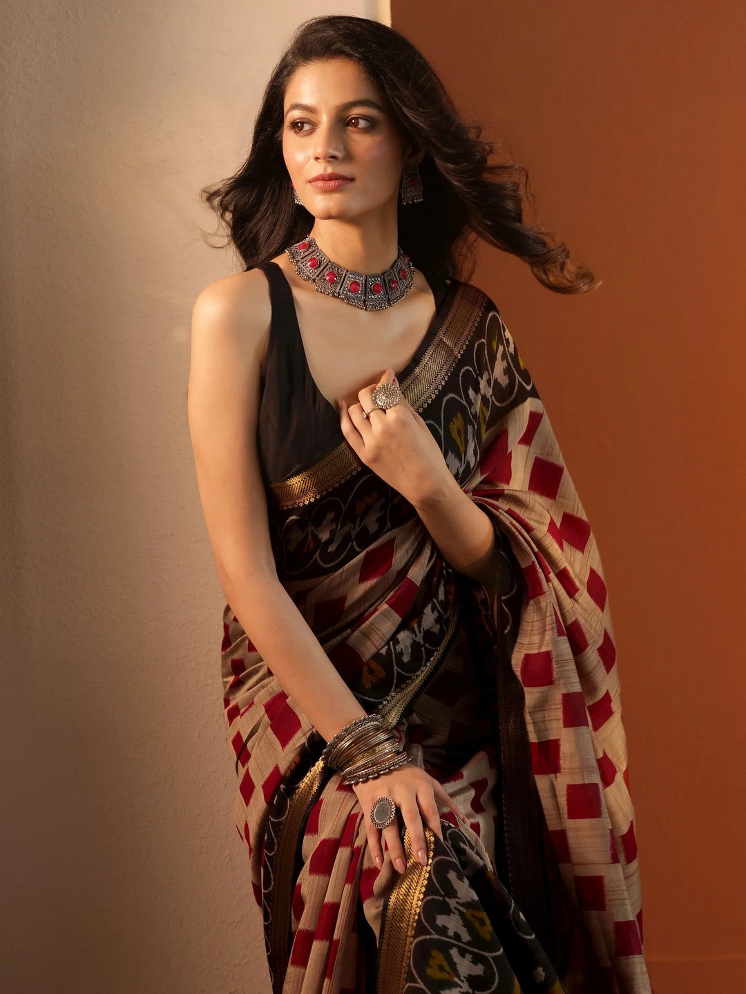 Peachmode Black Border Maheshwari Silk Saree - Image 5