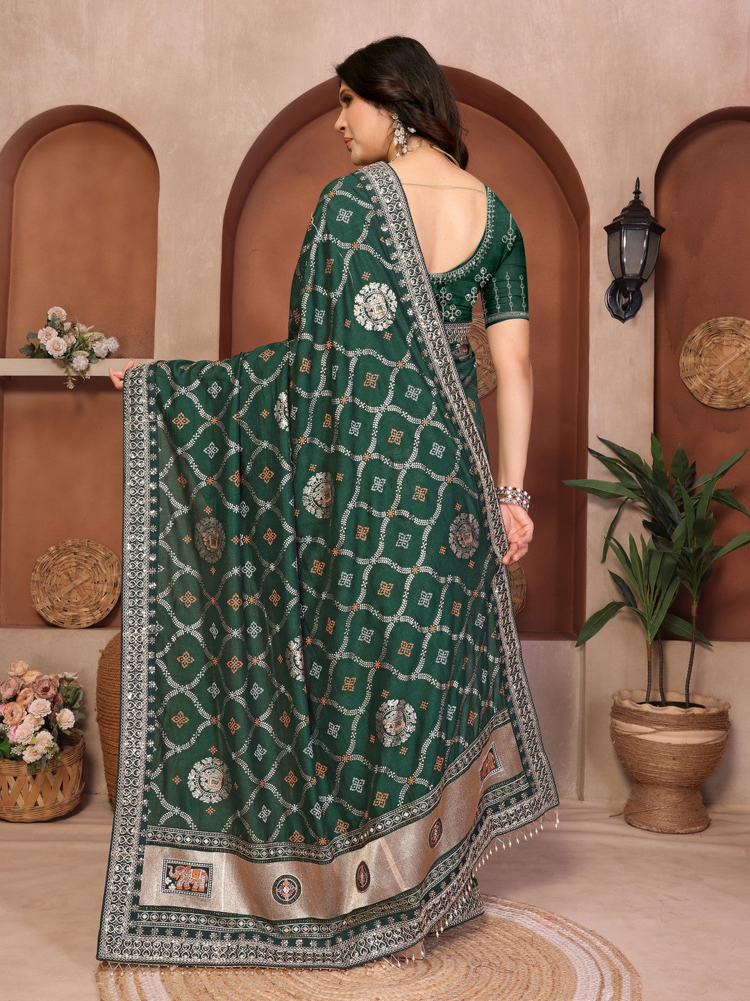 Peachmode Green Vichitra Silk Bandhani Saree with Woven Border - Image 3