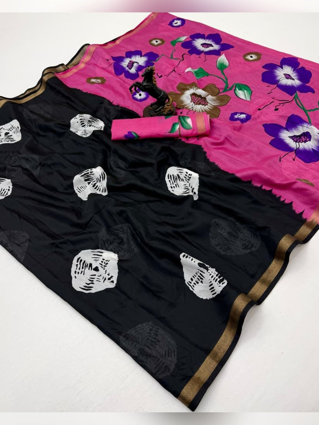 Peachmode Black Mulmul Cotton Bandhani Print Saree - Image 2