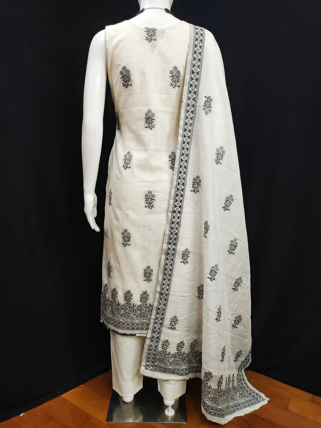 Cream & Black Floral Woven Pure Cotton Dress Material - Image 2