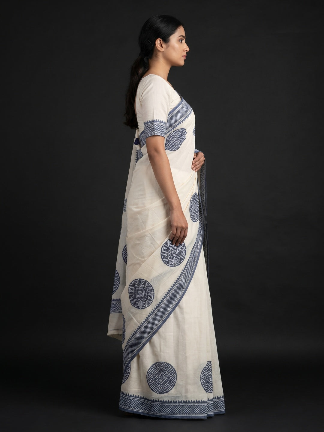 Off White Woven Pure Cotton Saree With Tassels - Image 3