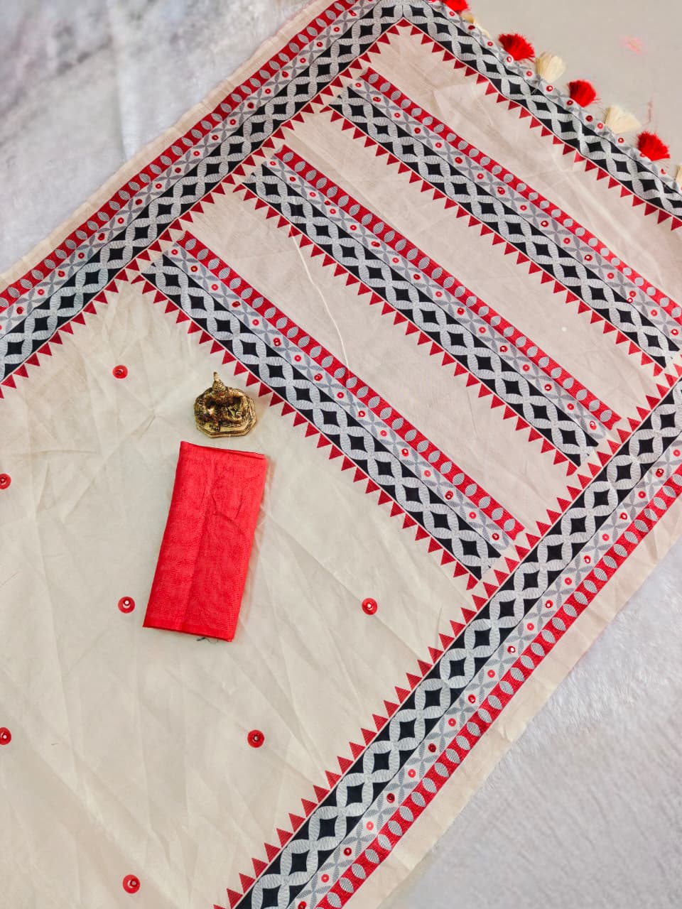 Peachmode Red Assam Silk Saree with Woven Border - Image 3
