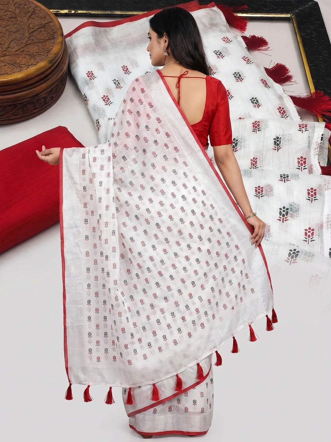 White & Red Floral Printed Linen Saree With Tassels - Image 3