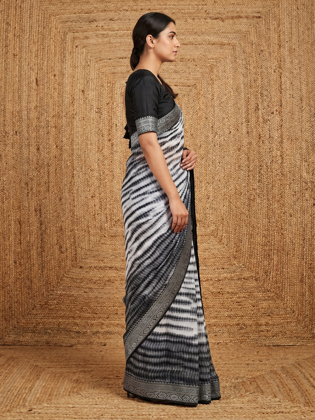 Black Printed Georgette Saree - Image 2
