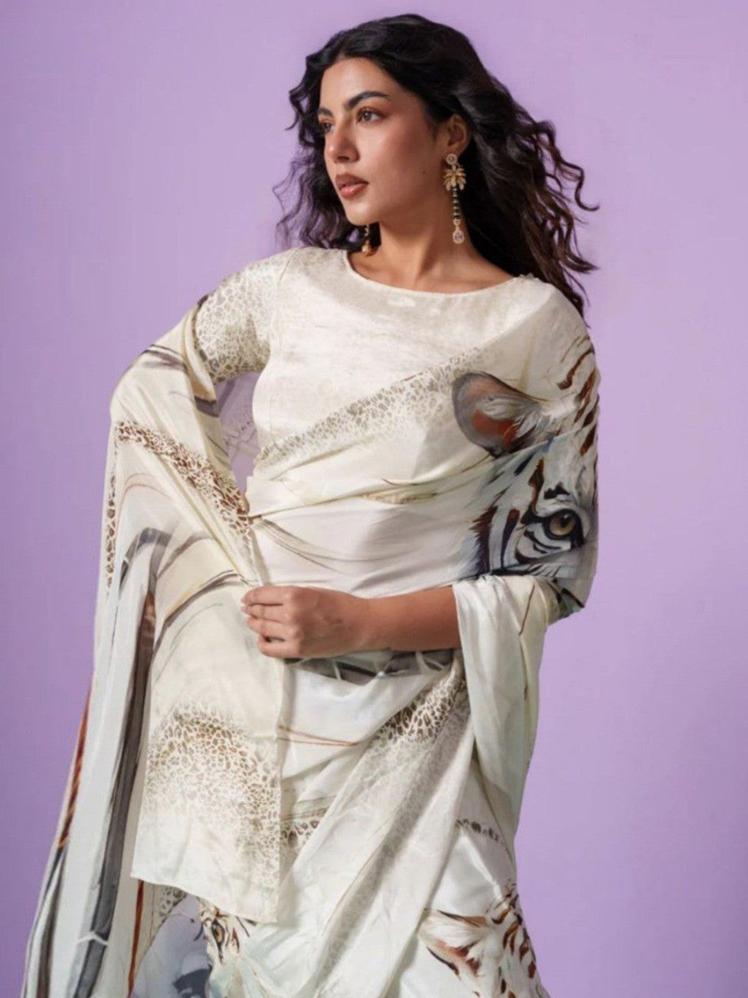 Elegant White Tiger Motif Digital Print Silk Crepe Saree With Designer Work - Image 4