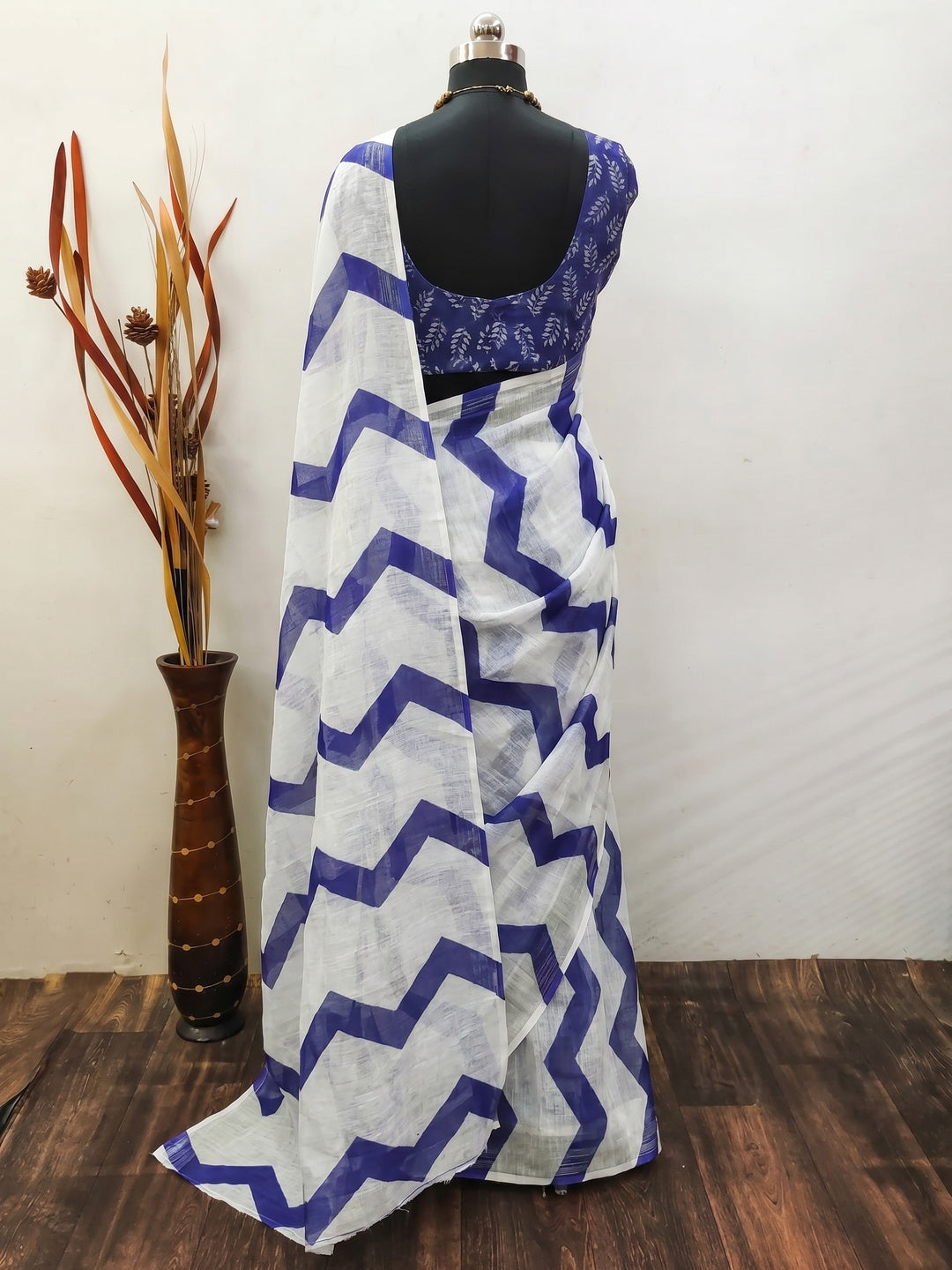 White & Blue Zig-Zag Digital Printed Linen Saree with Zari Border - Image 2