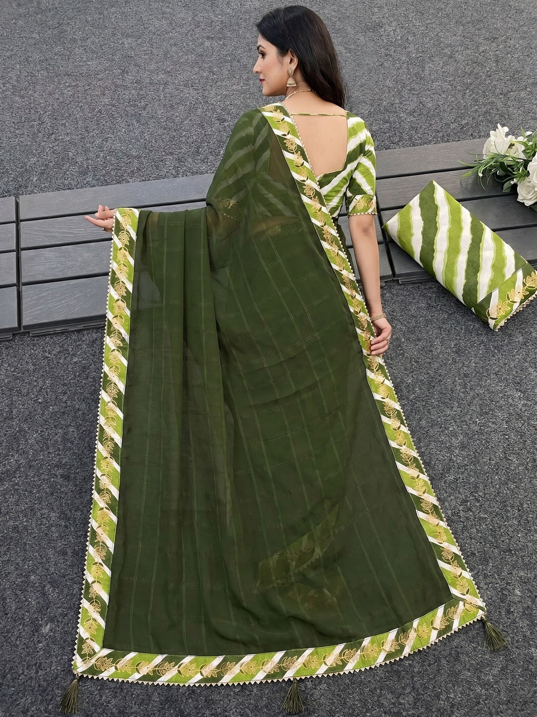 Mehendi Green Woven Georgette Saree With Lace Border - Image 4
