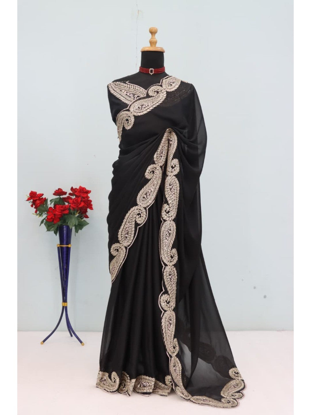 Elegant Black Silk Blend Saree with Intricate Paisley Embroidery - Image 4