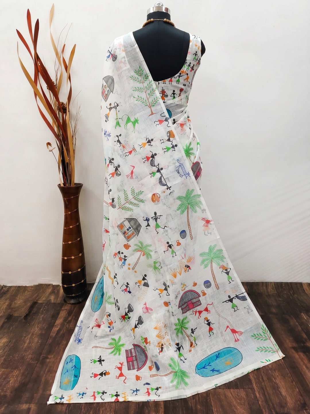 White Digital Printed Linen Saree With Border - Image 3