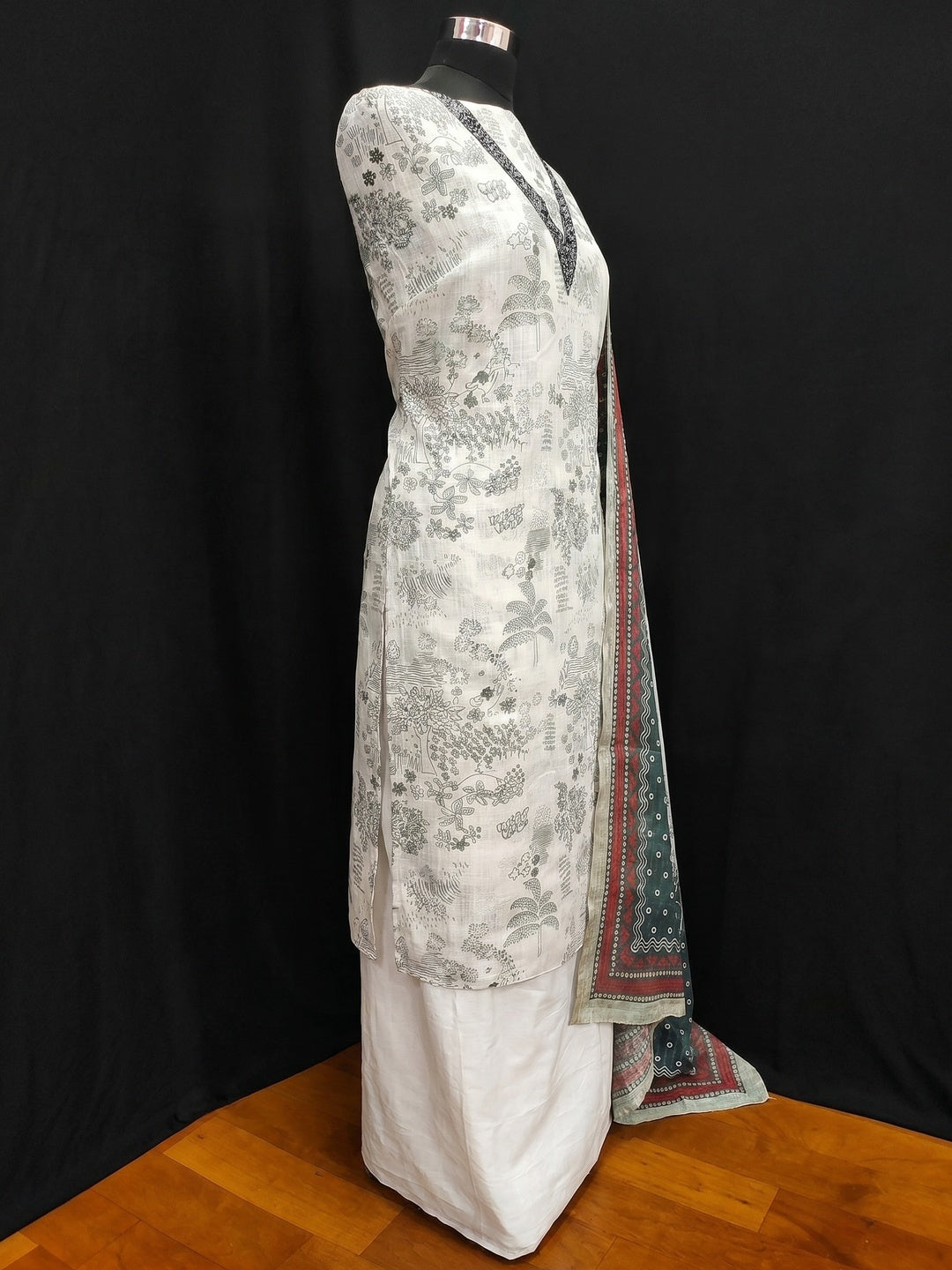 White Floral Printed Linen Dress Material - Image 3