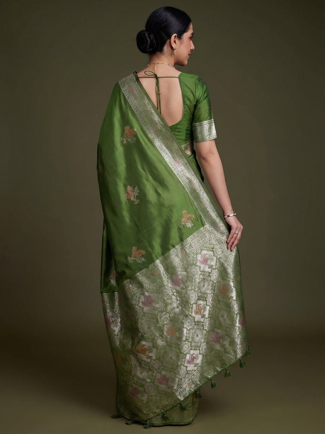 Green Floral Design Woven Banarasi Silk Saree - Image 2