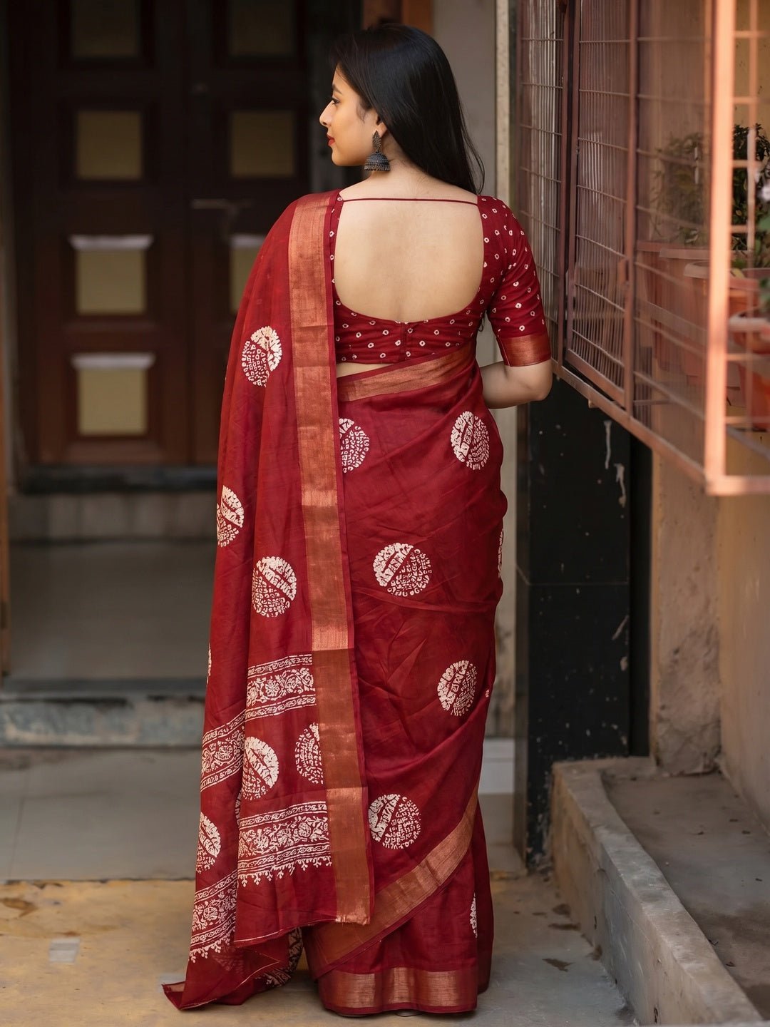 Maroon Batik Printed Cotton Silk Saree With Zari Border - Image 2